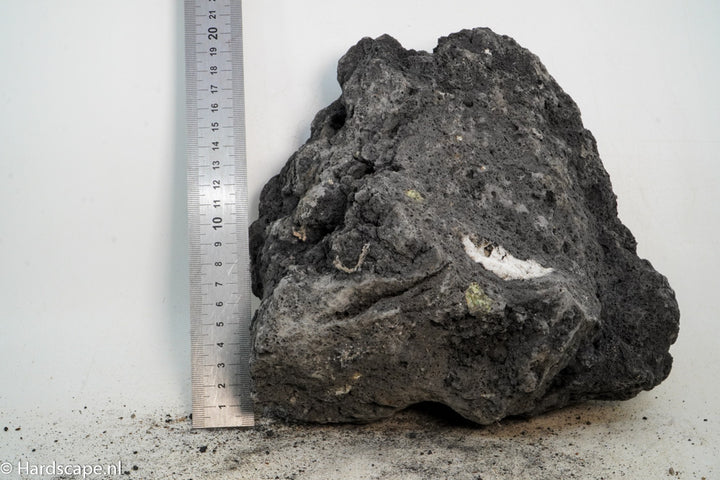 Black Lava Rock XL96 - Hardscape.nl
