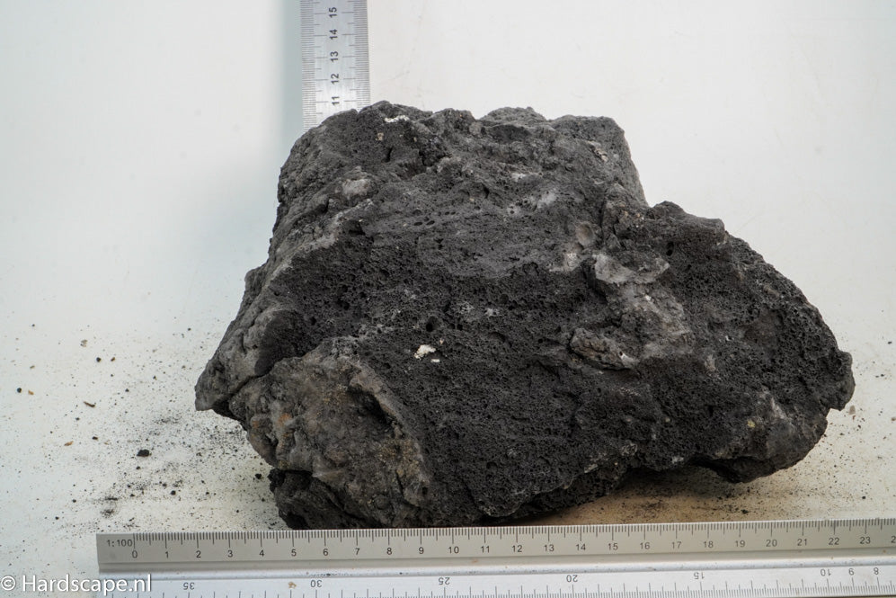 Black Lava Rock XL96 - Hardscape.nl