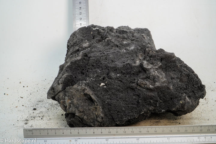 Black Lava Rock XL96 - Hardscape.nl