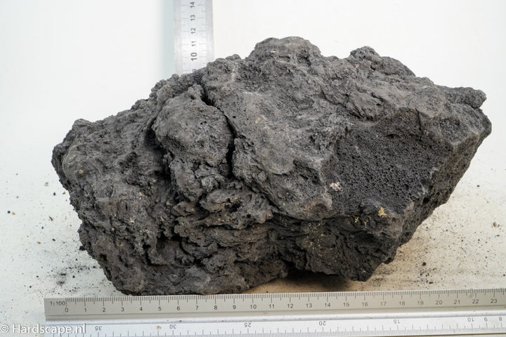Black Lava Rock XL97 - Hardscape.nl