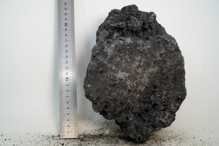 Black Lava Rock XL98 - Hardscape.nl