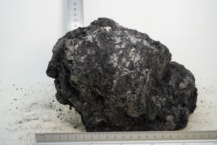 Black Lava Rock XL98 - Hardscape.nl