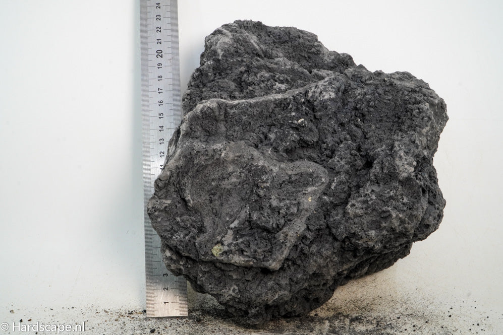 Black Lava Rock XL99 - Hardscape.nl
