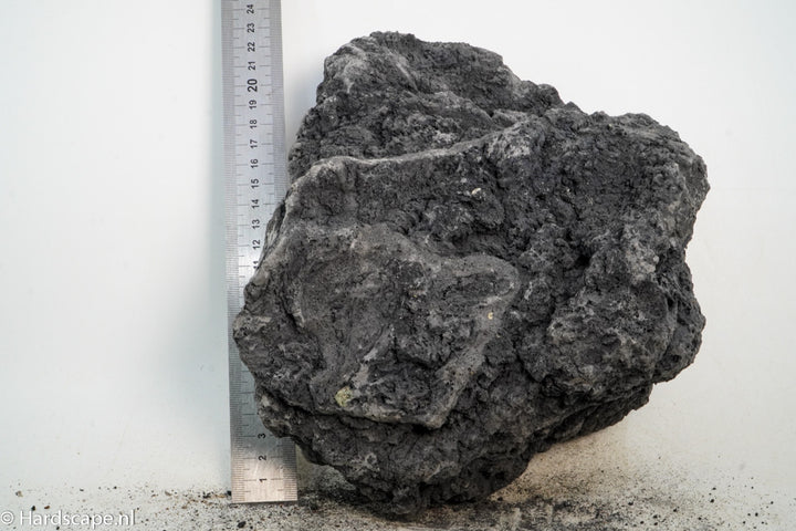Black Lava Rock XL99 - Hardscape.nl