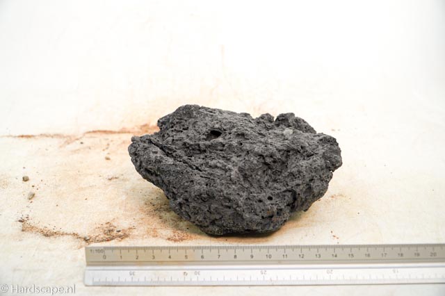 black lava rock S425 - Hardscape.nl