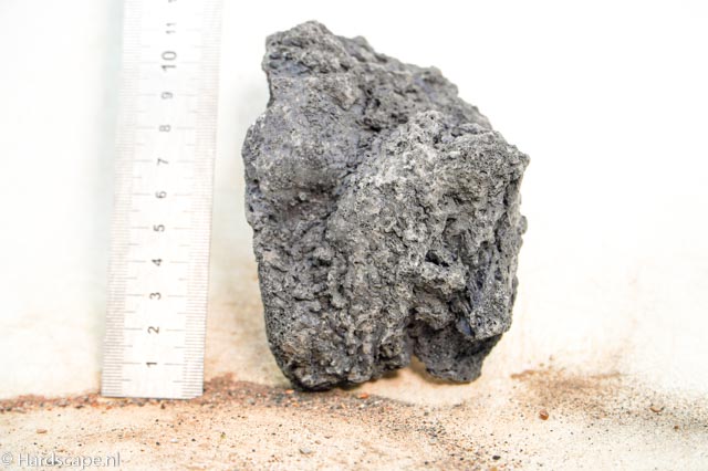 black lava rock S450 - Hardscape.nl