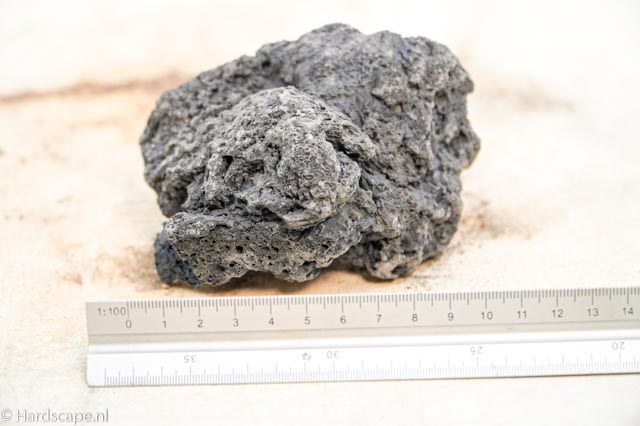 black lava rock S450 - Hardscape.nl