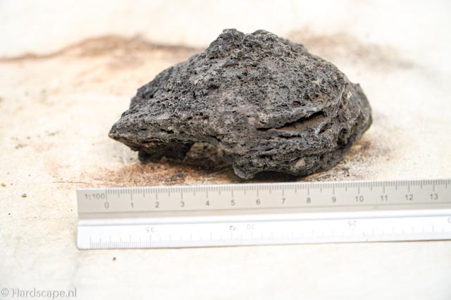 black lava rock S455 - Hardscape.nl