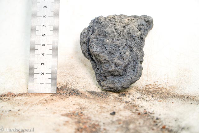 black lava rock S460 - Hardscape.nl