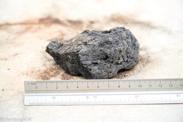 black lava rock S460 - Hardscape.nl