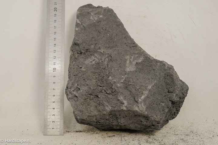 Black Lava Rock L123 - Hardscape.nl