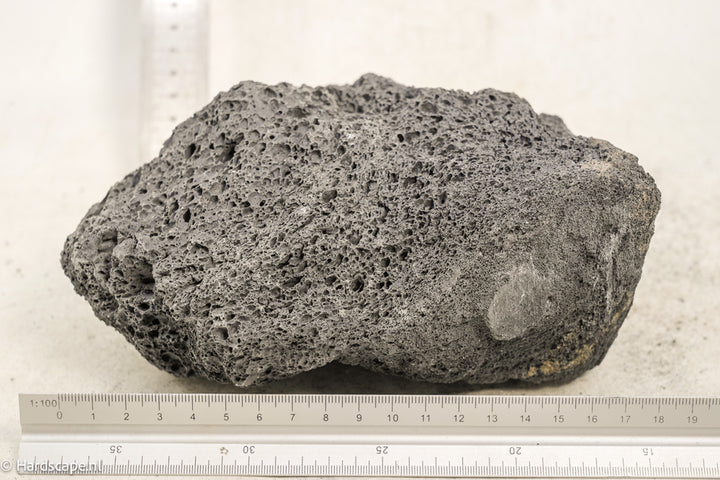 Black Lava Rock L124 - Hardscape.nl