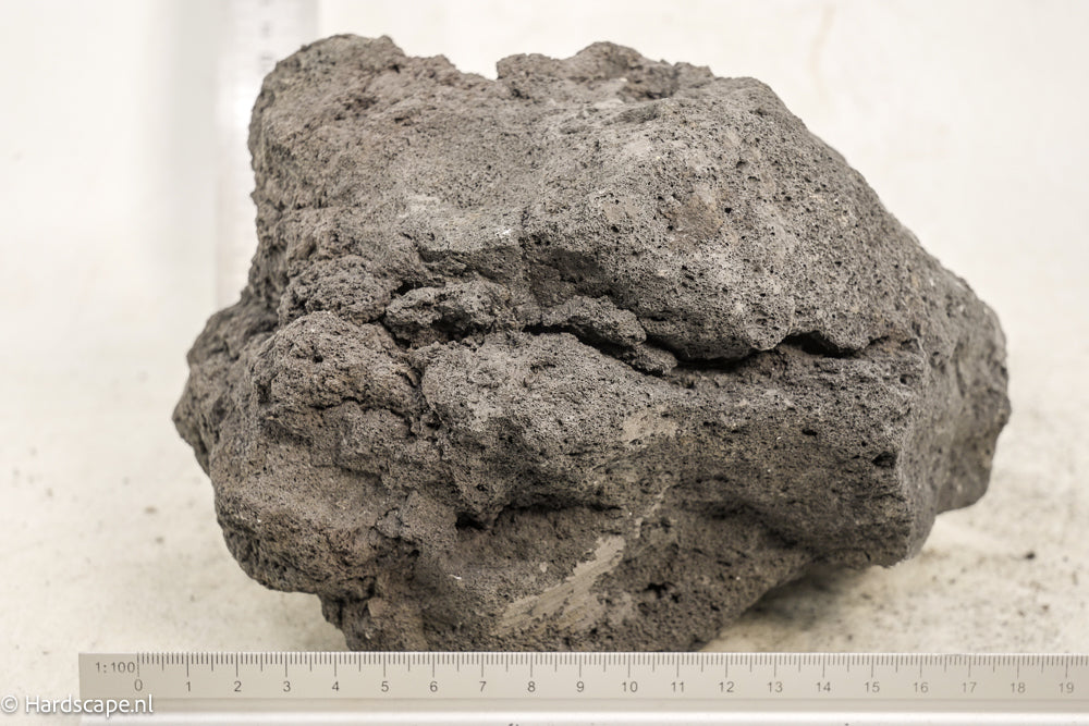 Black Lava Rock L126 - Hardscape.nl