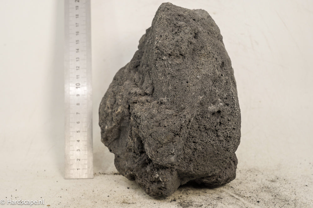 Black Lava Rock L126 - Hardscape.nl