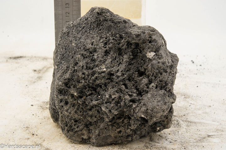 Black lava rock L147