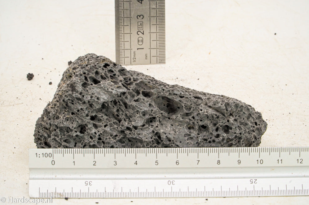 Black Lava Rock S326 - Hardscape.nl