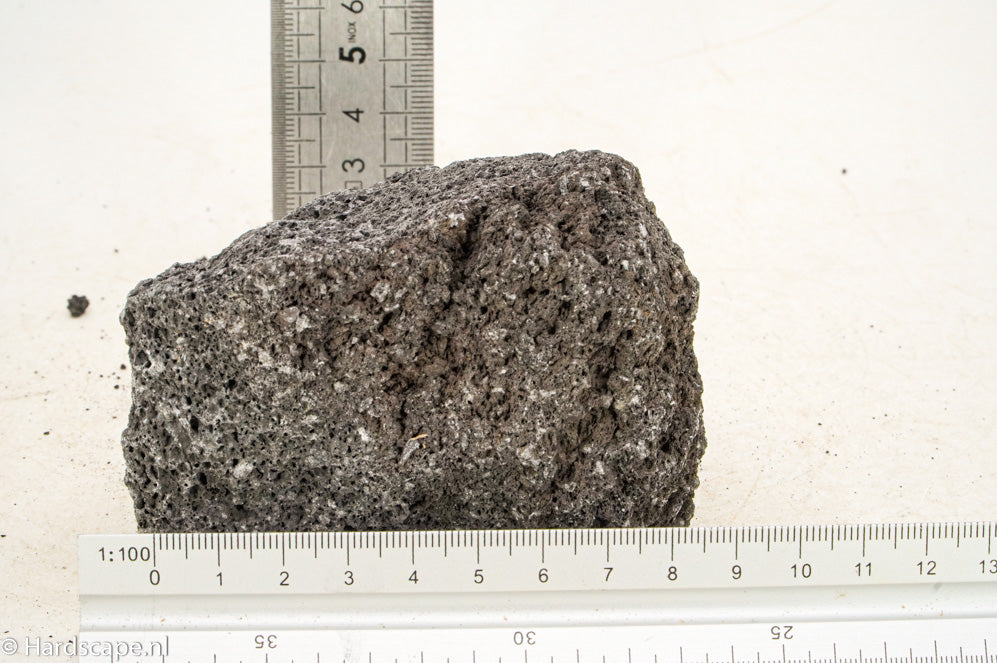 Black Lava Rock S331 - Hardscape.nl