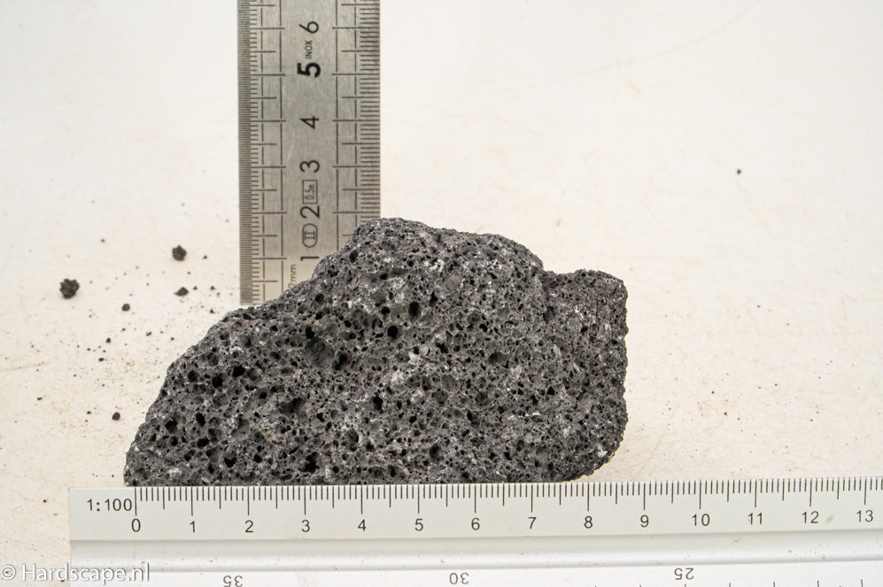 Black Lava Rock S333 - Hardscape.nl