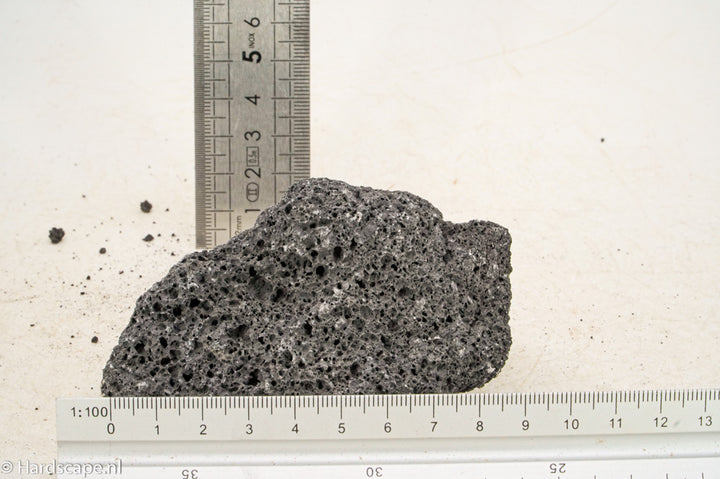 Black Lava Rock S333 - Hardscape.nl