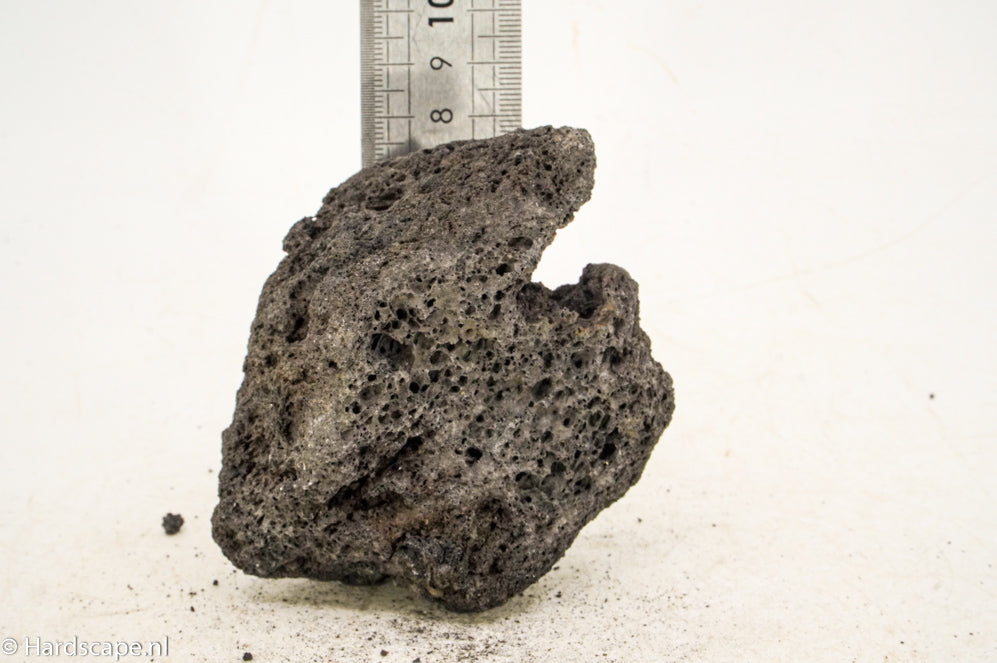 Black Lava Rock S335 - Hardscape.nl
