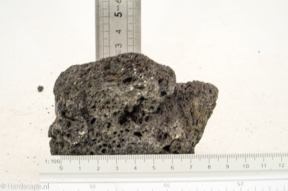 Black Lava Rock S335 - Hardscape.nl