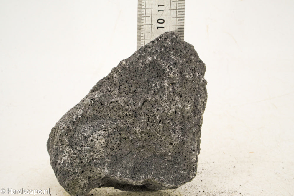 Black Lava Rock S338 - Hardscape.nl