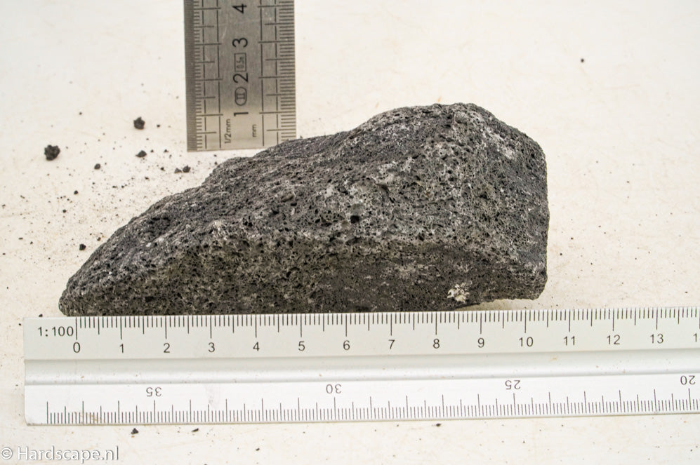 Black Lava Rock S338 - Hardscape.nl