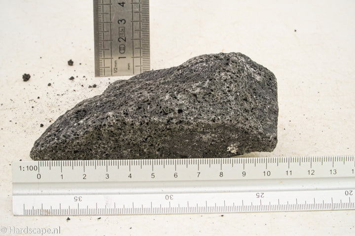 Black Lava Rock S338 - Hardscape.nl