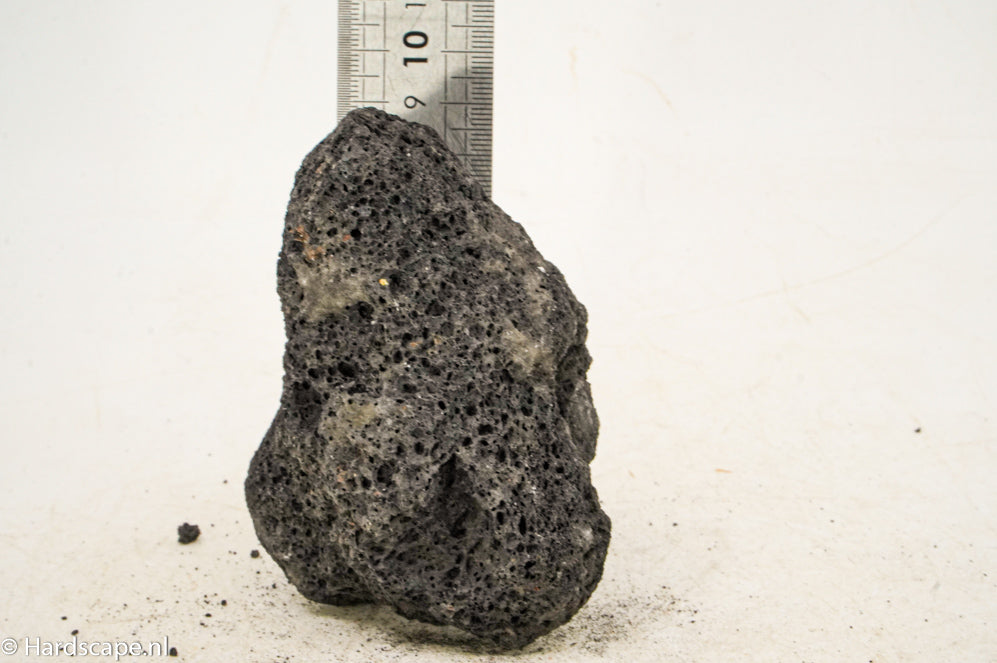 Black Lava Rock S339 - Hardscape.nl
