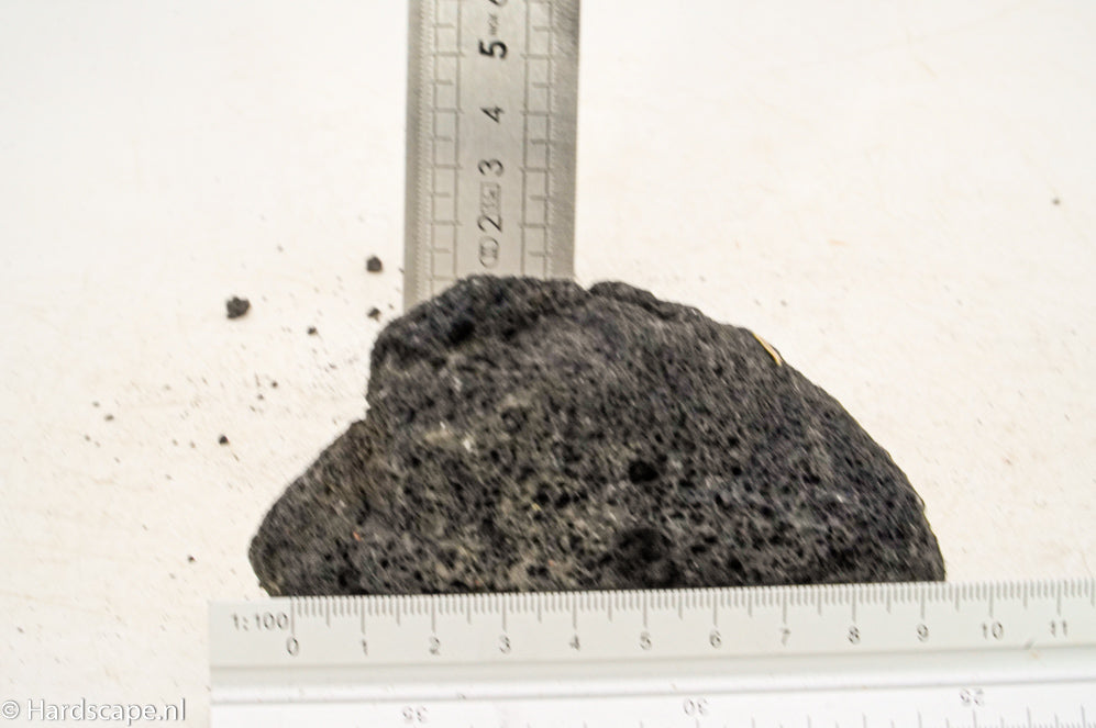 Black Lava Rock S339 - Hardscape.nl