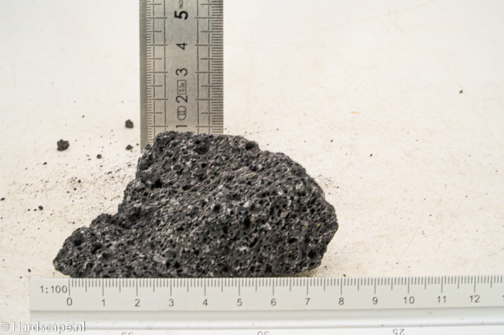 Black Lava Rock S344 - Hardscape.nl