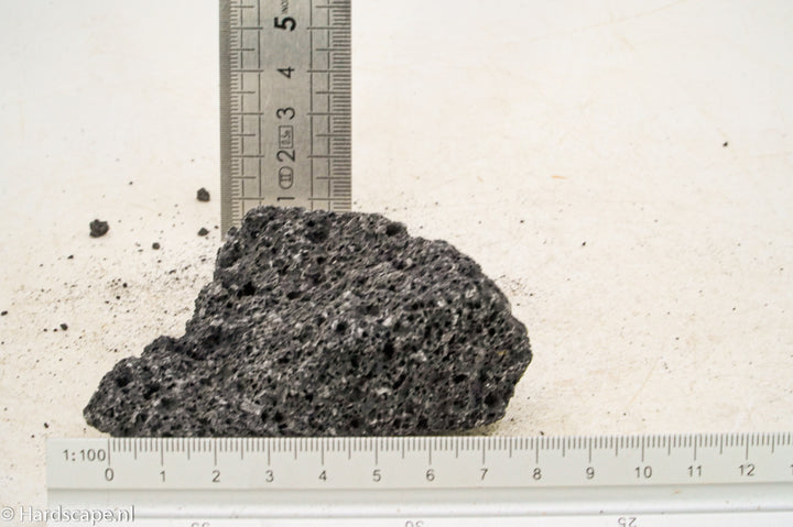 Black Lava Rock S344 - Hardscape.nl