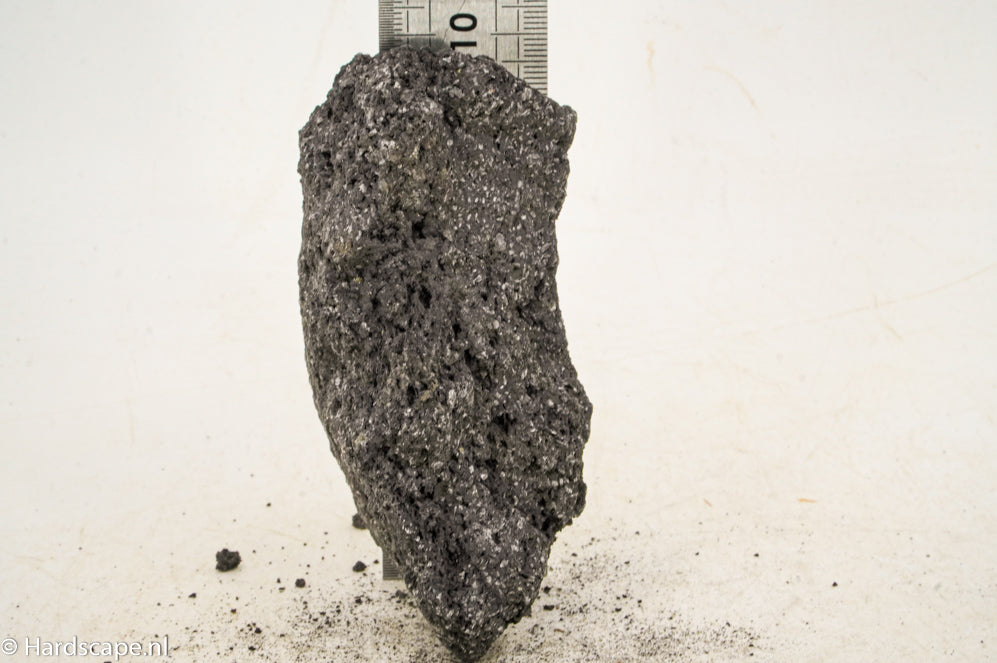 Black Lava Rock S347 - Hardscape.nl