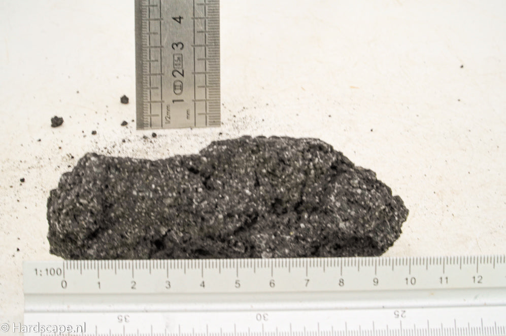 Black Lava Rock S347 - Hardscape.nl