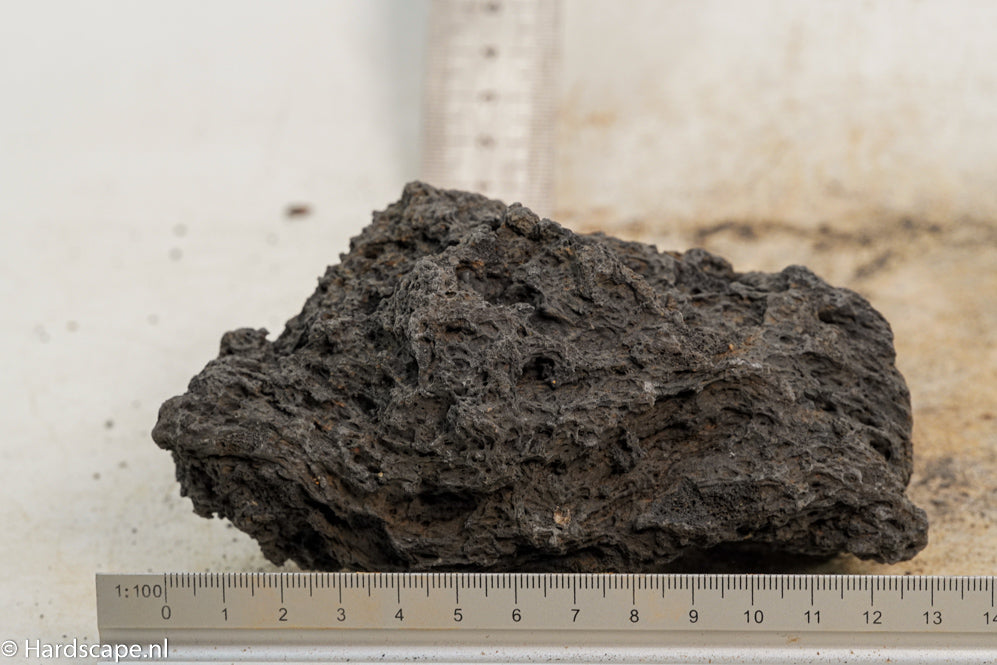 Black Lava S406 - Hardscape.nl