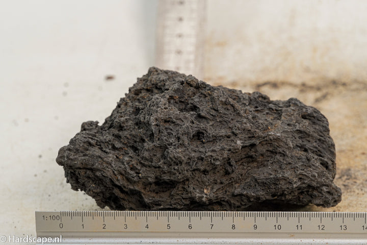Black Lava S406 - Hardscape.nl