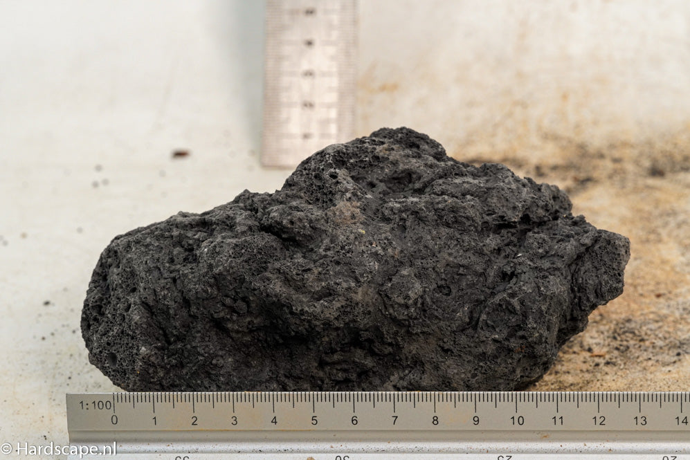 Black Lava S409 - Hardscape.nl