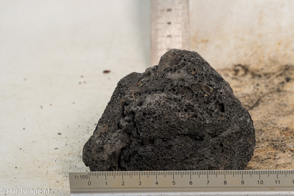 Black Lava S412 - Hardscape.nl
