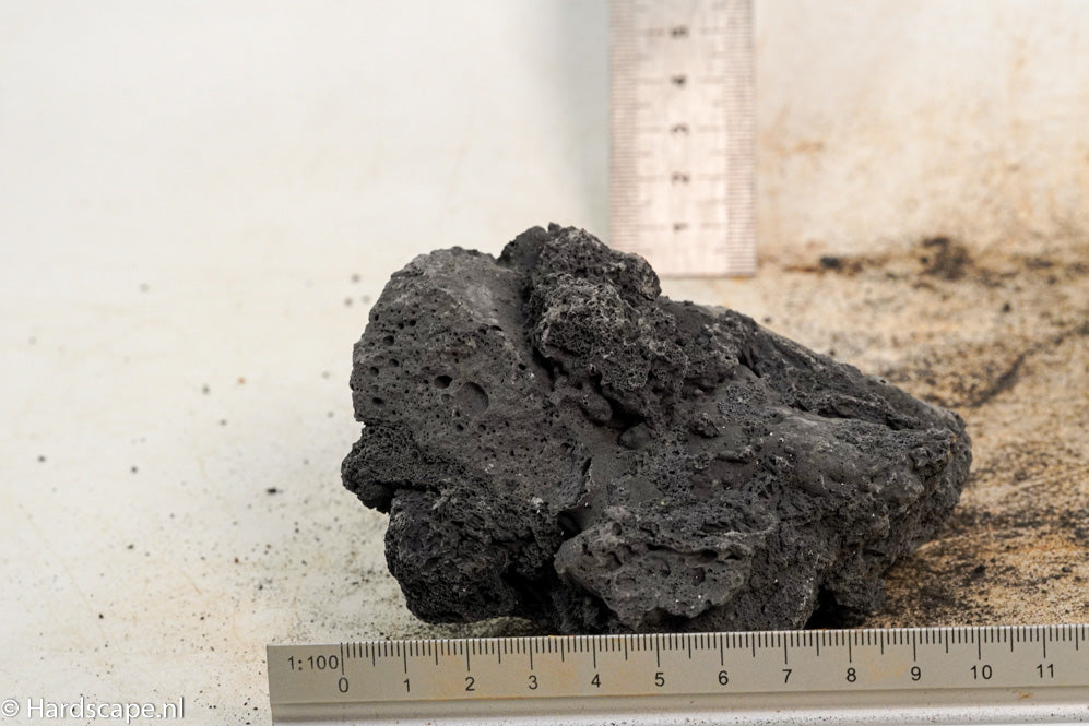Black Lava S414 - Hardscape.nl