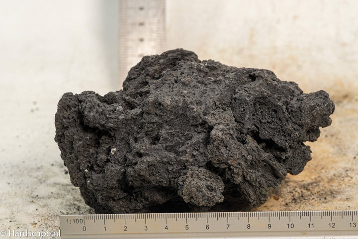 Black Lava S418 - Hardscape.nl