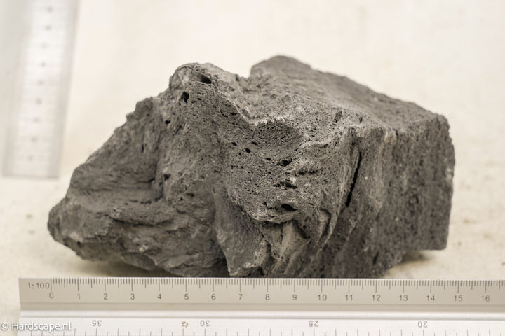 Black Lava Rock L118 - Hardscape.nl