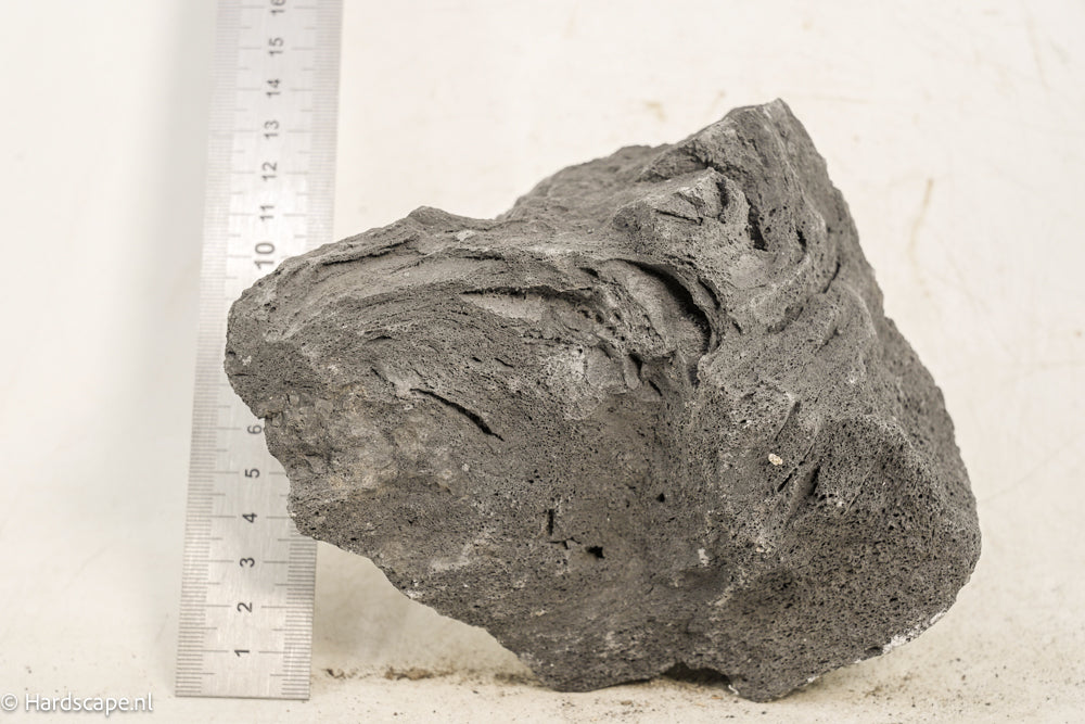 Black Lava Rock L118 - Hardscape.nl