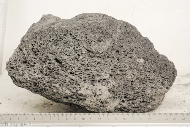 Black Lava Rock XL120 - Hardscape.nl