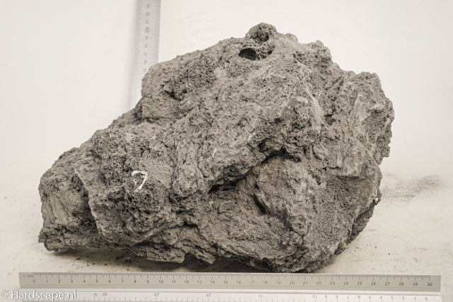 Black Lava Rock XL122 - Hardscape.nl
