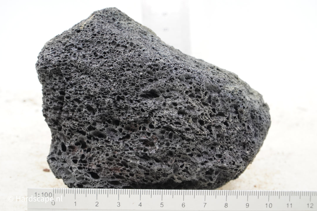 Black Lava Rock S352 - Hardscape.nl