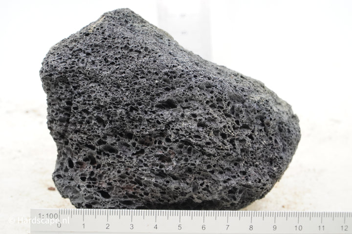 Black Lava Rock S352 - Hardscape.nl