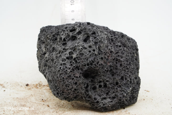 Black Lava Rock S352 - Hardscape.nl