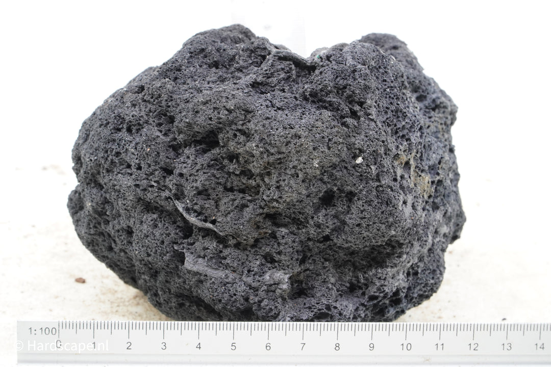 Black Lava Rock S353 - Hardscape.nl
