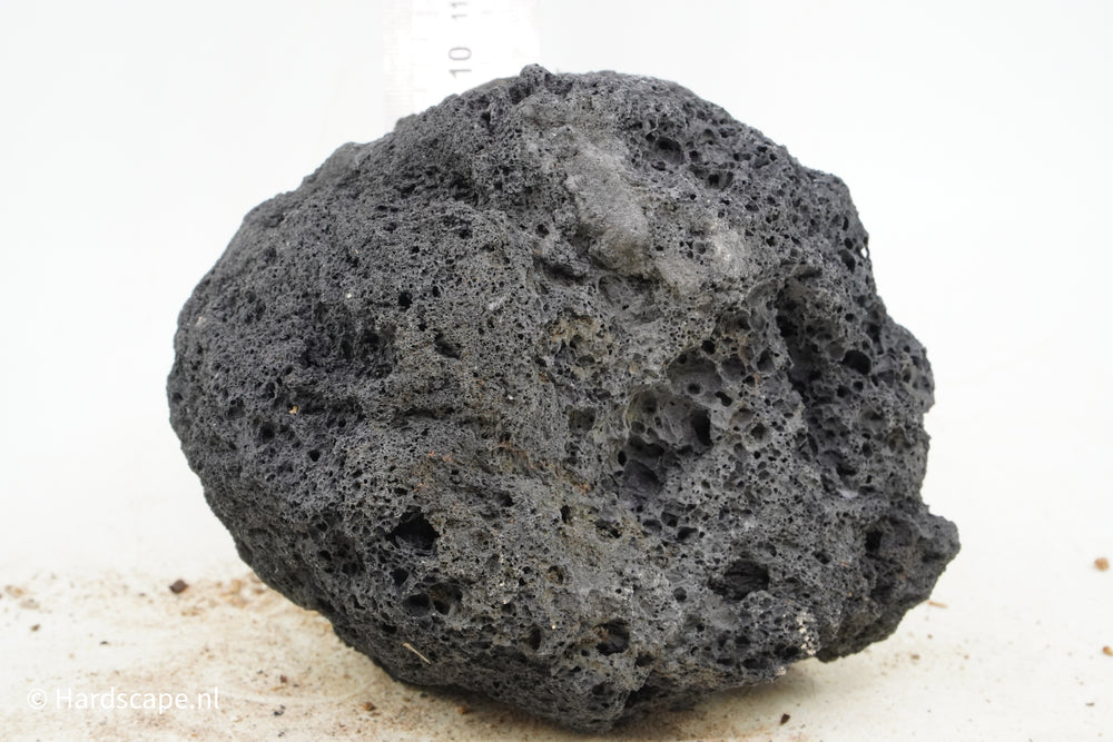 Black Lava Rock S353 - Hardscape.nl