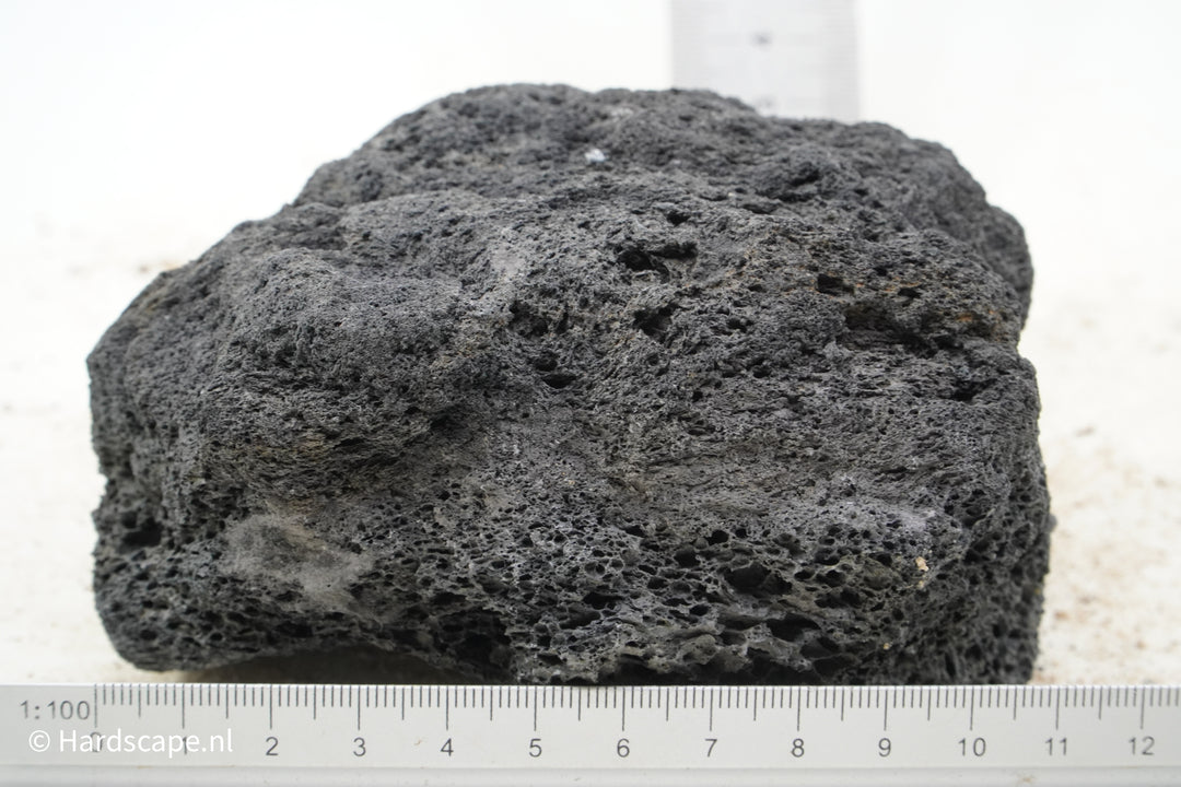 Black Lava Rock S354 - Hardscape.nl